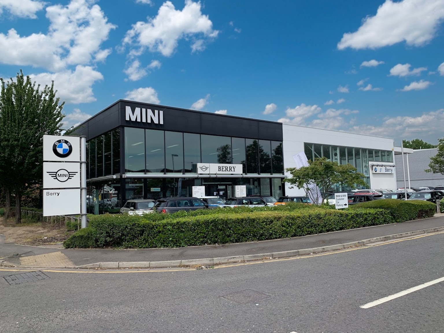 Berry Heathrow Car dealership in West Drayton AutoTrader